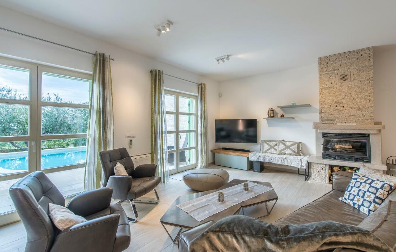 Design And Luxury Villa With Pool Kukci Esterno foto
